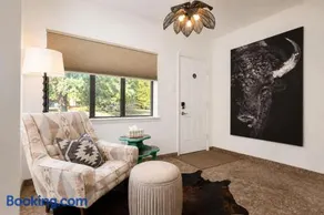 Old Town Buffalo-Private Hot Tub-Pet Friendly! - Image 3