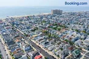 Darling Ocean City Cottage, 2 Blocks to Beach! - Image 2