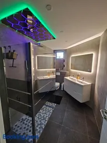 Suite Spa, Jacuzzi & Sauna - Image 1