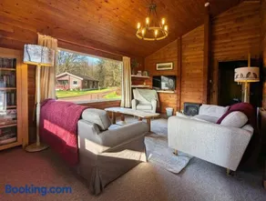 Ruskin Lodges Argyll, by Puck's Glen, Rashfield near Dunoon - Image 3