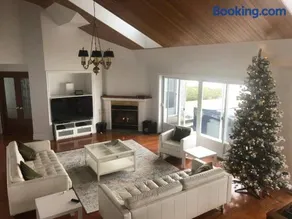 Spacious Lakefront Champlain lake with SPA - Image 4