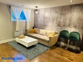 Modern 2BR Suite - 3 Beds- Sleeps 6 - Free Parking - Near Montreal - Image 2