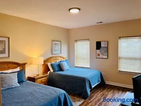 Two-Bedroom Vacation Condo - Image 2
