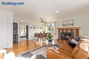 NEW! 1958 Chic Mid-Mod House - Image 2