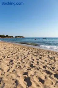 Villa Kristin 2 - 2min walk to Great Sandy, Shallow beach - Image 3