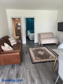 Private One Bedroom Flat in Barnet, London - Image 4