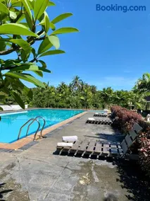 Green Island Hotel Waikkal - Image 2
