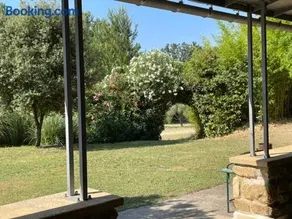 Charming house with terrace and wooded garden - Image 3