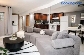 2BR Traveler's Favorite • Modern and Clean - Image 3