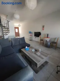 Seafront two-storey house in Kardamyla - Image 4