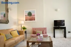 Seaview Mansion Apartment - Central Hove with PARKING - Image 1