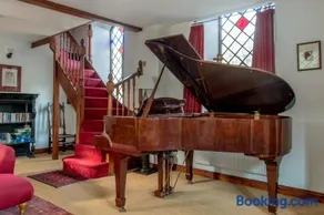 Stunning baptist chapel with concert piano, pets welcome - Image 2