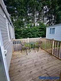 Willows Lodge with self contained garden - Image 5
