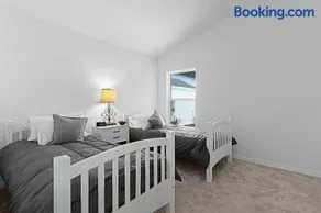 Cozy Family Stay- Queen-Double-Twins Bed- Full Kitchen-Netflix-Golf Cart-WiFi - Image 5