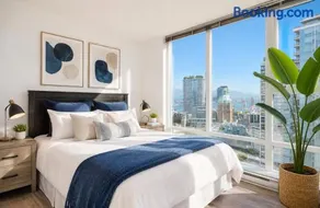Central 2 Bedroom Suite Steps to BC Place and Dining - Image 1