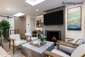 2 BR 3BA Condo - AC, Heated Pool, Walk to Town - Image 1