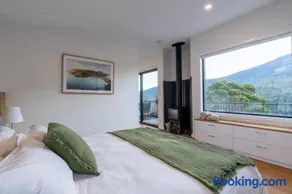 BREATH Quiet Hideaways, Fern Tree, Hobart - Image 4