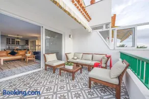Modern, bright and welcoming oceanfront apartment - Image 3