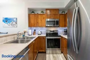 Updated Townhouse in Village. Pool/Hot Tub/Parking - Image 5