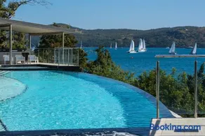 Edge 2 - Oceanfront Luxurious and Spacious 4 Bedroom Split Level Apartment with buggy and valet service - Image 3