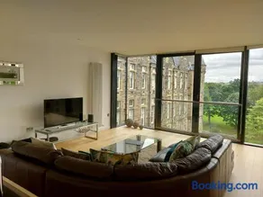 Quartermile Luxury Landing Apartment - Image 3