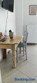 The Beekeeper's Apartment - Image 5