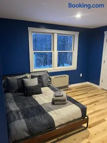 2BR Waterfront Cabin 20 Minutes to Sunday River - Image 3