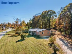 Grey Duck- Firepit, WiFi, Covered Deck, 20 mins from Natural Bridge - Image 2