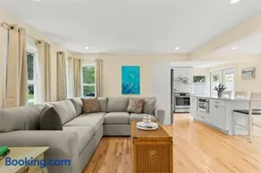 Modern Dog-Friendly Cape Cod Cottage Near Beaches - Image 2
