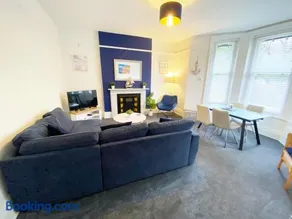 Sail Away Coastal Apartment Near Beach Parking Included Pet Friendly - Image 5