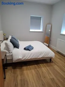 Spacious Modern Apartment at The Market Place - Image 5