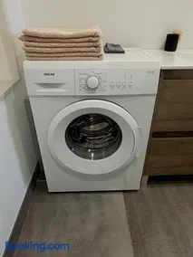 Appartement neuf, Parking privé, Jardin et BBQ - Image 3