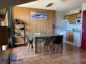 Plein sud, grande pièce de vie, vue imprenable sur les montagnes et parking couvert privé - Image 1