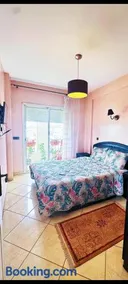 Sunny Coastal Stay Stunning Views - Image 1