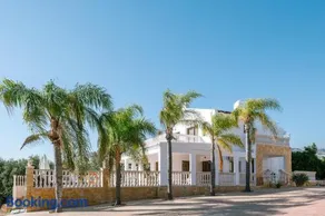 Villa Rafaella Private Pool, Gym & Jacuzzi - Image 5