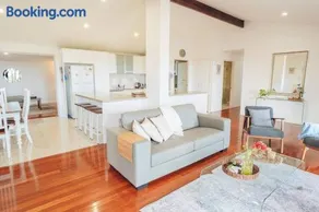 Stunning Home in Mt Mellum with Panoramic Coastal Views - Image 4