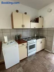 Studio Apartment - Image 5
