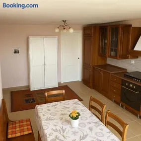 LaLo Holiday House - Image 3