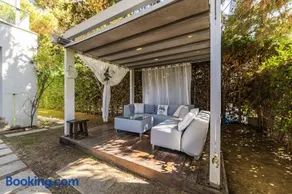 Villa Flamingo 4BR Retreat in Valamar Residence by PikHost - Image 1
