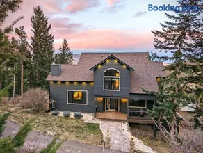 Stay in Evergreen - Denver Mountain Escape - Image 1