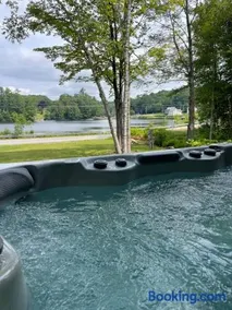 Luxe Modern Lakefront Oasis - Hot Tub, Sunset Views, Pet & Family Friendly! Close to UMF! - Image 3