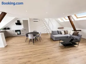 Modernes Penthouse-Loft mit Netflix, AC und Terrasse - Image 1