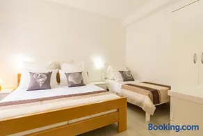 Babara beautiful setting right on beach with modern facilities - Image 5
