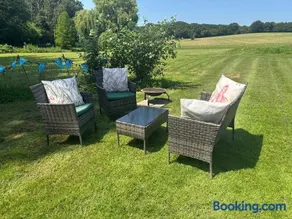 Delightful Converted Double Decker Bus with Hot Tub sleeps 4 - Image 2