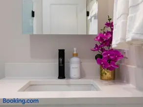 North End Apt close to TD Garden Walk to Downtown - Image 3