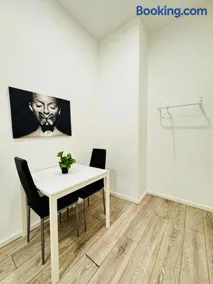 Private Rooms in Affordable 5-Bedroom Apartment - Image 3