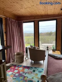 Self Contained Garden Studio with stunning views - Image 5