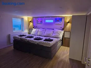 Exklusive Ferienwohnung nahe Phantasialand & Köln I XL-Bett I Wellness - optional Buchbar - Image 1