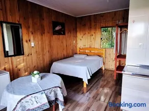 Cabana com Estacionamento ll Internet l Nomade Digital ll Táxi Fácil II Fogão Peq ll Quiosque Churrasqueira ll 5km da ERS-030 Km 88 ll 7Km da Prefeitura l Câmara Mun I IFRGS II 7,2Km UFRGS Litoral II l 12km-Praias - Image 1
