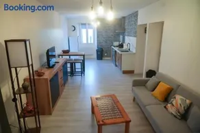 Location F2 44 m2 - Image 1